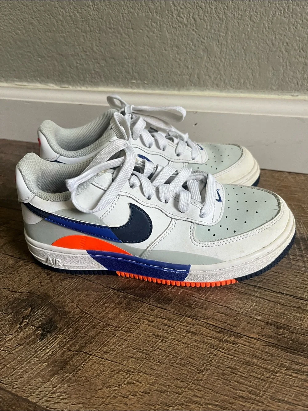Nike Air Force 1 LV8 GS 'Upside Down boys size 1.5